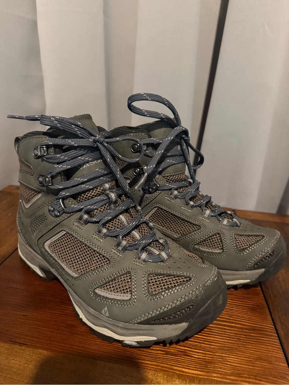 Vasque Men's Grey Black Hiking Boots
